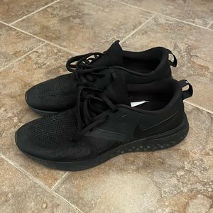 Nike odyssey react flyknit sneakers (men’s 9.5)
